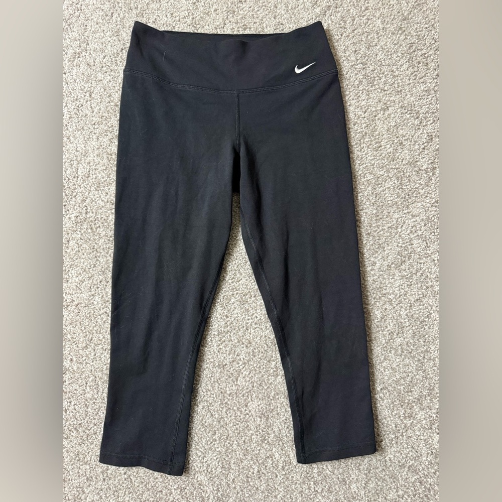 Nike Dri-Fit Black Capri Leggings Women’s Size S Athletic Workout Pants
